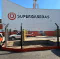 Maxx Gás Supergasbras | Revenda de Gás em Maringá Desde 2000 com o melhor serviço de entrega de GÁS de cozinha (GLP) e Água Mineral, com compromisso e segurança necessária para com os produtos e nossos clientes. Nossos clientes que compram nossos botijões de gás e nossas águas são donas de casa, restaurantes, indústrias, comércios, lanchonetes, pizzarias, clubes e condomínios, um dos nosso diferencial é que temos botijões de Gás P5, P13, P20 e P45, além claro das nossas água em todos os tamanhos. Aceitamos PIX, cartões de crédito, débito e dinheiro. Nossos funcionários são treinados e capacitados para entregar e instalar o seu gás com segurança e dedicação. Maxx Gás Supergasbras sua inteira disposição. Muito obrigado