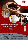 Sacaria, sacos de ráfia, big bags. Sacaria, sacos de ráfia, big bags : 
11 3392- 6062 / 3392-6267 Sacaria, sacos de ráfia, big bags novos e usados para embalagem, transportar, armazenar. 

Sacaria, sacos de ráfia, big bag.
https://sacariasacosderafia.blogspot.com/
https://sacariabarrafunda.com.br/big-bag.html
Sacaria, sacos de ráfia, big bags. 
Sacaria, sacos de ráfia, big bags para Embalagens, Transportar, Armazenar qualquer produto. 
Sacaria, sacos de ráfia, big bags.
Seu principal objetivo é fornecer soluções de embalagem adequadas para acondicionar e transportar diversos produtos, como alimentos, produtos químicos, fertilizantes, cimento, grãos, entre outros.
A escolha correta da embalagem é crucial para garantir a integridade e a qualidade dos produtos durante o transporte e armazenamento. Entre as opções mais comuns 
estão as sacarias soldadas e costuradas. Compreender as diferenças entre esses dois tipos de sacaria e suas aplicações pode fazer a diferença na eficiência operacional e na satisfação dos clientes.
O Que é Sacaria, sacos de ráfia, big bags. Soldada?
A sacaria soldada é fabricada a partir de filmes plásticos que são unidos por meio de processos de soldagem térmica ou eletrônica. Essa técnica garante uma vedação hermética, protegendo os produtos contra umidade, poeira e outros contaminantes. A ausência de costuras também proporciona um acabamento mais limpo e resistente.
O Que é Sacaria, sacos de ráfia, big bags. Costurada?
A sacaria costurada, por outro lado, é confeccionada a partir de tecidos de ráfia, poliéster ou algodão, que são costurados nas bordas para formar o saco. Este tipo de sacaria é amplamente utilizado por sua resistência mecânica e capacidade de suportar grandes volumes e pesos. A costura oferece flexibilidade e durabilidade, sendo ideal para produtos que não requerem uma vedação hermética.
Diferenças entre Sacaria, sacos de ráfia, big bags. Soldada e Sacaria, sacos de ráfia, big bags. 
CosturadaMétodo de Fabricação:
Sacaria, sacos de ráfia, big bags. Soldada: União por soldagem térmica ou eletrônica.
Sacaria, sacos de ráfia, big bags. Costurada: União por costura de tecidos.
Vedação:
Sacaria, sacos de ráfia, big bags. Soldada: Vedação hermética, ideal para produtos sensíveis a umidade e contaminantes.
Sacaria, sacos de ráfia, big bags. Costurada: Vedação não hermética, adequada para produtos que precisam de ventilação ou que não são sensíveis a umidade.
Resistência:
Sacaria, sacos de ráfia, big bags. Soldada: Resistente a perfurações e rasgos devido à uniformidade da solda.
Sacaria, sacos de ráfia, big bags. Costurada: Alta resistência mecânica, especialmente para produtos pesados.
Estética e Acabamento:
Sacaria, sacos de ráfia, big bags. Soldada: Acabamento mais limpo e uniforme.
Sacaria, sacos de ráfia, big bags. Costurada: Aparência mais rústica, mas funcional.
Aplicações de Cada Tipo de Sacaria, sacos de ráfia, big bags.
Sacaria, sacos de ráfia, big bags. Soldada: Produtos químicos, Alimentos sensíveis (farinhas, açúcar), Fertilizantes, Produtos farmacêuticos.
Sacaria, sacos de ráfia, big bags. Costurada: Grãos e cereais, Produtos agropecuários, Materiais de construção (areia, cimento), Rações animais.
Quando Utilizar Cada Tipo?
A escolha entre sacaria soldada e costurada depende das necessidades específicas do produto a ser embalado. Utilize sacaria soldada quando for necessária uma proteção contra umidade e contaminantes, quando o produto requer uma vedação hermética e quando a apresentação estética do produto for um fator importante. Por outro lado, utilize sacaria costurada quando o produto não for sensível à umidade, quando for necessária uma embalagem robusta para transporte de grandes volumes e quando houver a necessidade de ventilação.

Diferenciais das Sacaria, sacos de ráfia, big bags da Sacaria Barra funda. 
A oferece soluções de sacaria que se destacam pela qualidade e inovação. Entre os diferenciais das sacarias da Cata estão:
Personalização: Sacaria, sacos de ráfia, big bags customizadas de acordo com as necessidades específicas dos clientes, com opções de impressão e tamanhos variados.
Sustentabilidade: Compromisso com a sustentabilidade, utilizando materiais recicláveis e processos de fabricação que minimizam o impacto ambiental.
Tecnologia Avançada: Uso de tecnologias de ponta na fabricação das sacarias, garantindo maior resistência e durabilidade.
Atendimento e Suporte: Suporte técnico especializado para ajudar na escolha da melhor solução de embalagem, assegurando que as necessidades de cada cliente sejam plenamente atendidas.
Escolher a sacaria adequada é fundamental para a proteção e eficiência na logística dos produtos. A Cata, com sua vasta experiência e compromisso com a qualidade, oferece as melhores soluções em sacarias soldadas e costuradas para atender às demandas mais exigentes do mercado.
O que é sacaria usada?
Em suma ele é um polímero ou plástico derivado do polipropileno que têm várias vantagens. Assim podemos ter: baixo custo, fácil moldagem e coloração, boa estabilidade térmica e resistência ao impacto, além de elevada resistência química e a solventes.