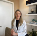 Dra. Lauren Klas | Cirurgia Plástica Dra. Lauren Klas é cirurgiã plástica e cosmiatra, membro titular da SBCP e ativa na ISAPS. Especialista em cirurgia plástica com foco em rejuvenescimento facial, seu propósito é promover procedimentos cirúrgicos e não cirúrgicos com olhar estético refinado, priorizando saúde, autoestima e naturalidade. Com clínica em Sorocaba, atende pacientes na região e em todo o estado de São Paulo. Oferece tratamentos como Botox, laser Fotona Starwalker, microagulhamento, peeling químico, Morpheus e outros. Na área cirúrgica, realiza blefaroplastia, suspensão de supercílios, lifting de lábios, rinoplastia, cervicoplastia e otoplastia, entre outros. Todos os procedimentos são realizados com alta precisão, segurança e foco na harmonia facial.