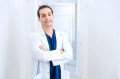 Dr. Eduardo Costa - Urologista em São Paulo - SP O Dr. Eduardo Costa é médico urologista e cirurgião em São Paulo, com foco em aumento peniano e no tratamento da disfunção erétil. Possui ampla experiência em estética íntima masculina, realizando procedimentos como harmonização peniana, preenchimento peniano, cirurgia de aumento peniano, aumento testicular com prótese, lifting escrotal, lipoaspiração pubiana, bem como cirurgias para correção de pênis embutido e micropênis.
Também atua no tratamento de fimose, cálculos renais, varicocele e hidrocele, além de realizar vasectomia e cirurgias robóticas para o tratamento de câncer de próstata, rim e bexiga.
Atende no Jardim Paulista e realiza cirurgias em alguns dos principais hospitais de São Paulo, como o Hospital Israelita Albert Einstein, o Hospital Nove de Julho, o Hospital Alemão Oswaldo Cruz e o Hospital São Luiz.
O consultório está localizado na Rua Pamplona, 145, conjunto 314, Jardim Paulista, São Paulo – SP